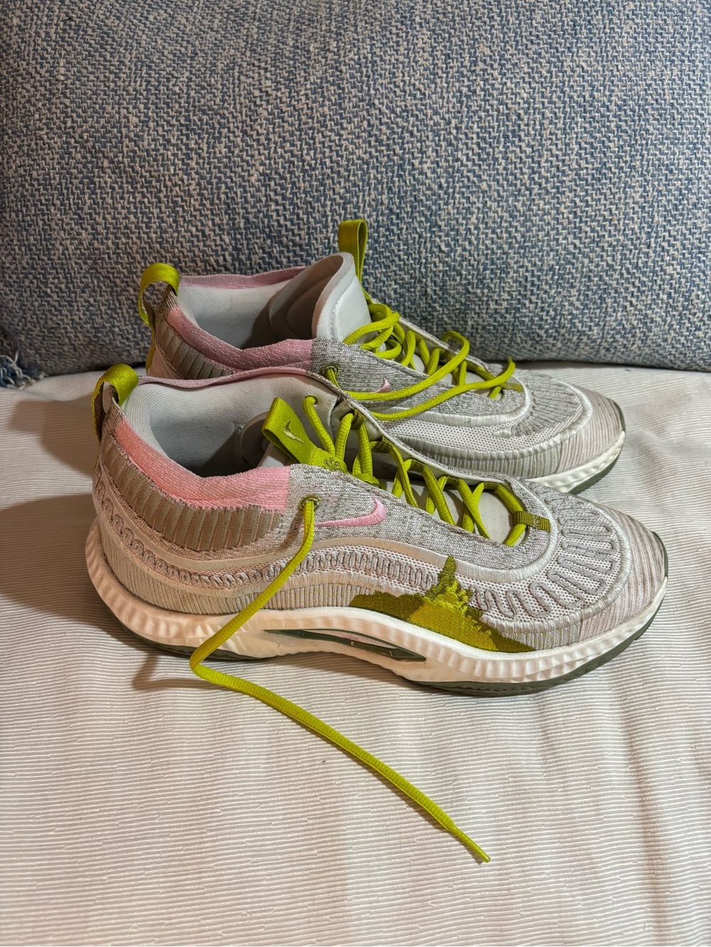 Nike Cosmic Unity 3 - Phantom / Medium Soft Pink / Bright Cactus